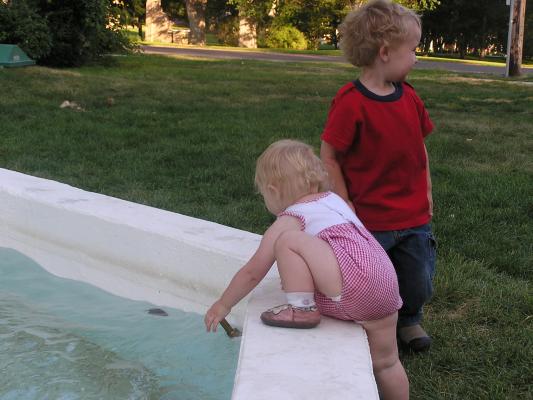 Sarah and Noah by the Alliance Fountain