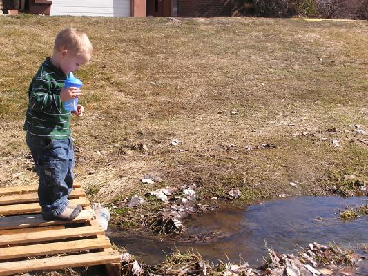 Noah found a cool bridge.