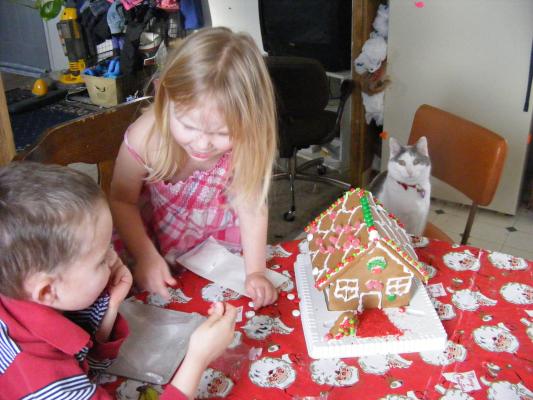 Noah and Sarah decorate.