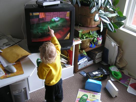 Noah discovers that his Larry the Cucumber toy is the
same as the videos that grandma sent.