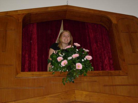Jaimee puts up flowers at her wedding
