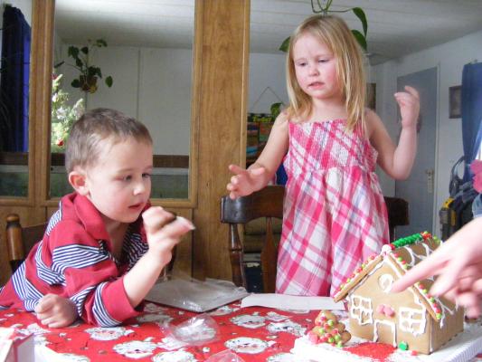 Noah and Sarah have some candy.