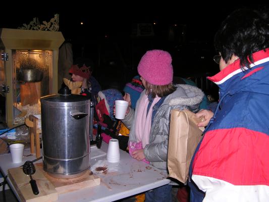 GVCC gives out hot chocolate and popcorn
at the Belgrade Festival of Lights.