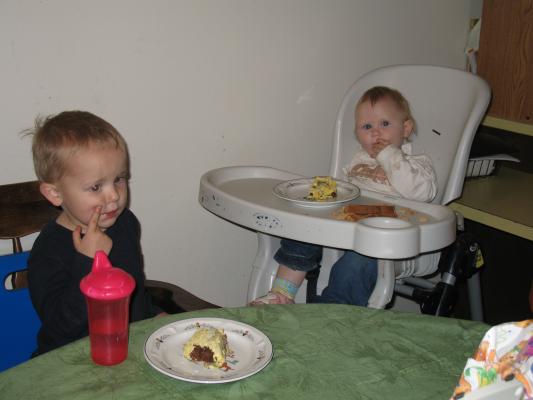 Noah and Sarah eat some cake.