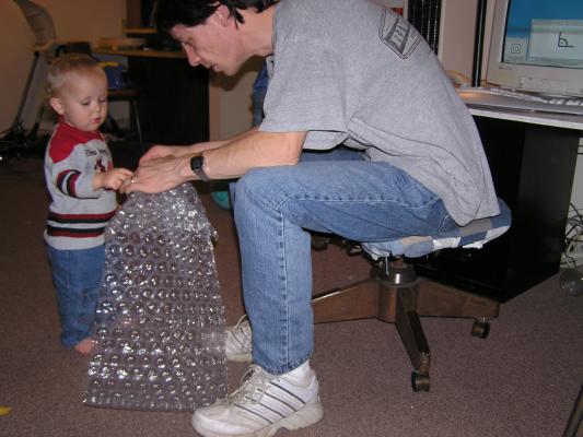 David show Noah the joy of bubble wrap.