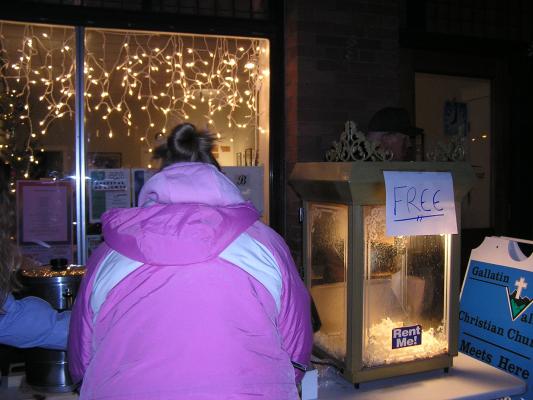 GVCC gives out hot chocolate and popcorn
at the Belgrade Festival of Lights.