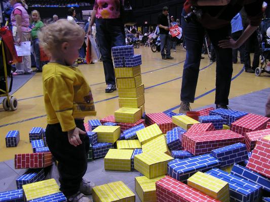 Noah collapse the great wall of bricks.