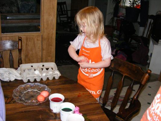 Sarah Dyeing eggs.