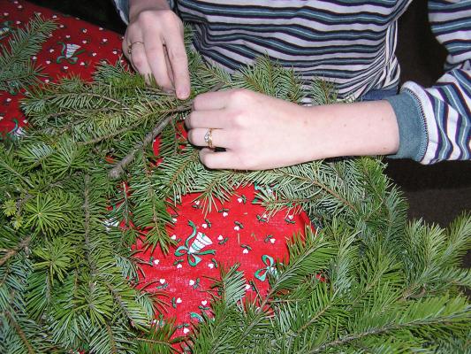 Katie makes a Christmas wreath.