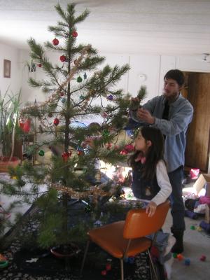 Andrea and David start decorating