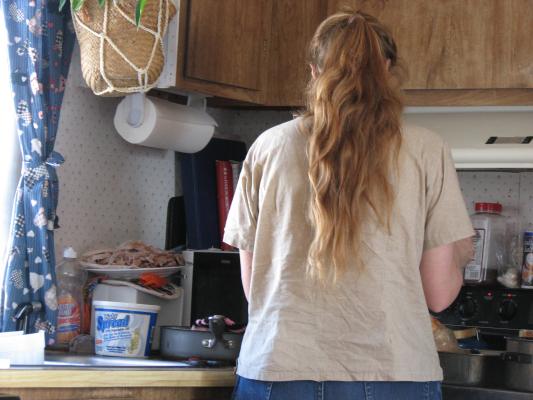 Katie cooks Thanksgiving dinner.