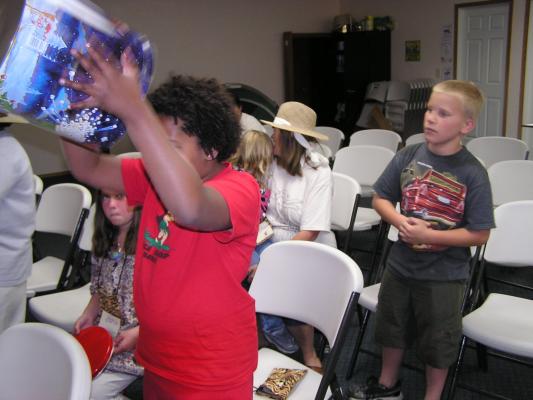 Praising the Lord at VBS!