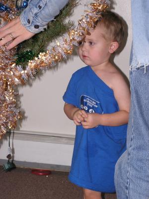 David and Noah decorate the tree.