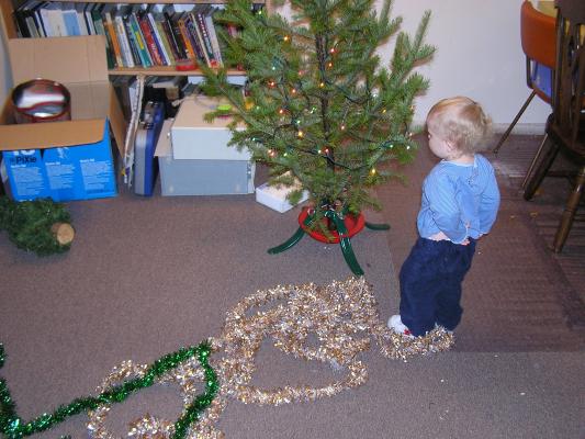 Now, it's time for the garland.