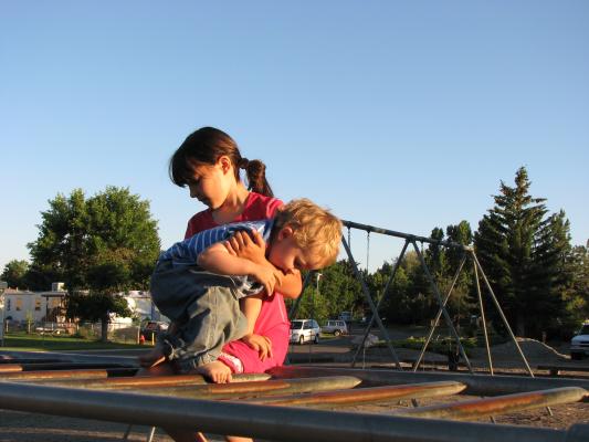 Malia and Noah on the monky bars