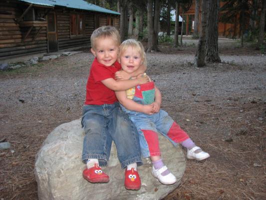 Sarah and Noah found a big rock.