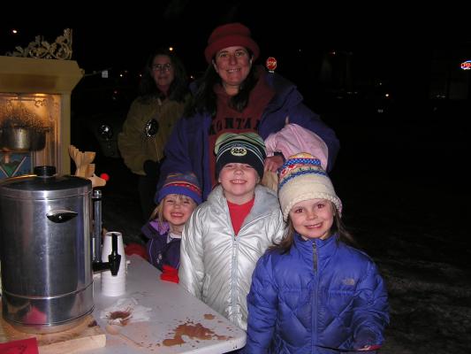 GVCC gives out hot chocolate and popcorn
at the Belgrade Festival of Lights.