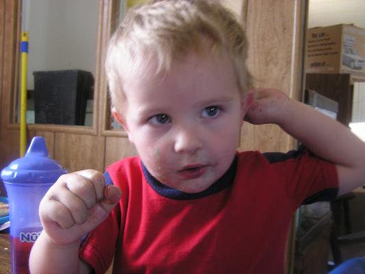 Noah  eats his birthday cake
