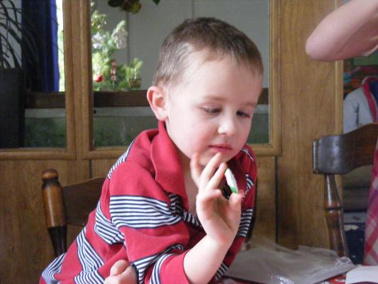 Noah eats the wreath.