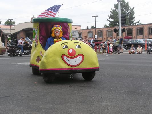 Sweet Pea Festival Parade.
Clown car