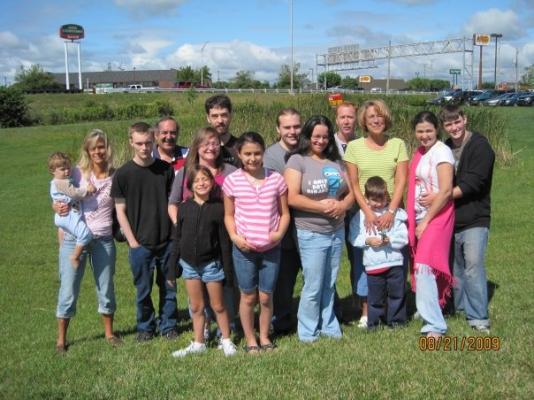 Hayden (bubby), Stefanie, Ben, Gene (grandpa), Andrea, Cindy, Myke, Malia, Nick, Soni, Mike, Natalie, Ethan, Courtney, Zack Ft Wayne 2009