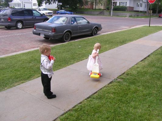 Noah and Sarah are playing