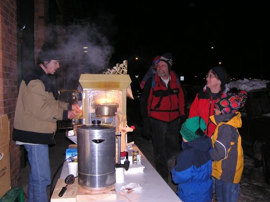 GVCC gives out hot chocolate and popcorn
at the Belgrade Festival of Lights.