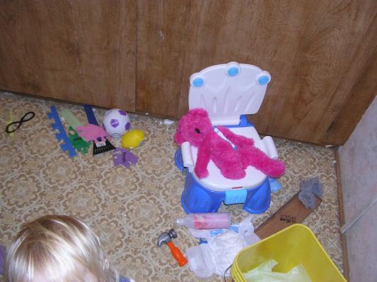 Sarah brused the bears teath and now I guess the bear is going potty