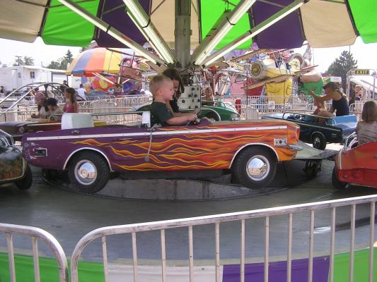 Noah and Andrea go on the car carnival ride