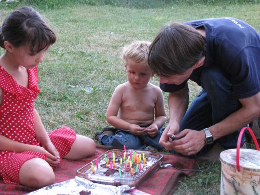 Malia, Noah and David are ready to lite candles