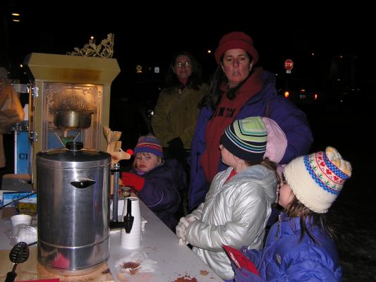 GVCC gives out hot chocolate and popcorn
at the Belgrade Festival of Lights.