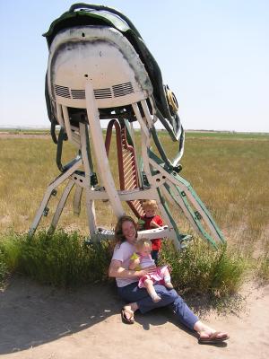 Katie, Sarah and Naoh by the Carhenge fish