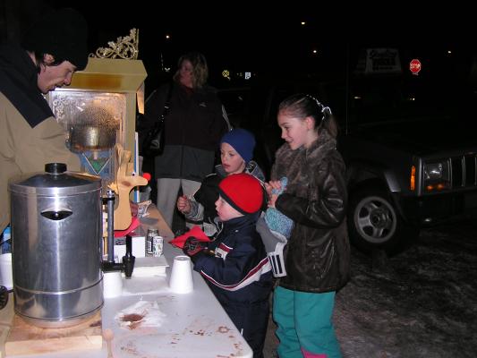 GVCC gives out hot chocolate and popcorn
at the Belgrade Festival of Lights.