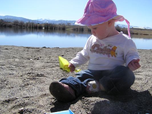 Sarah has a pink hat.