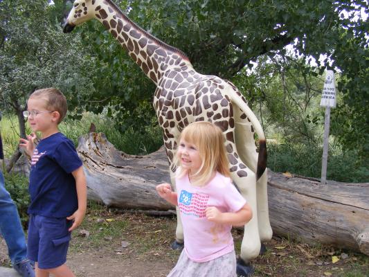 Noah and Sarah by a giraffe sculpture.