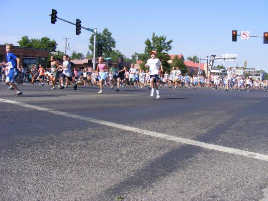 Children running at start of the Sweet Pea Parade.