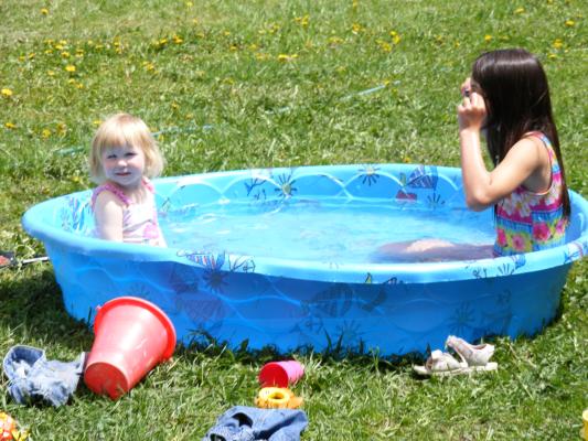 Sarah and Malia in a pool.