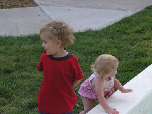 Sarah and Noah play with the fountain