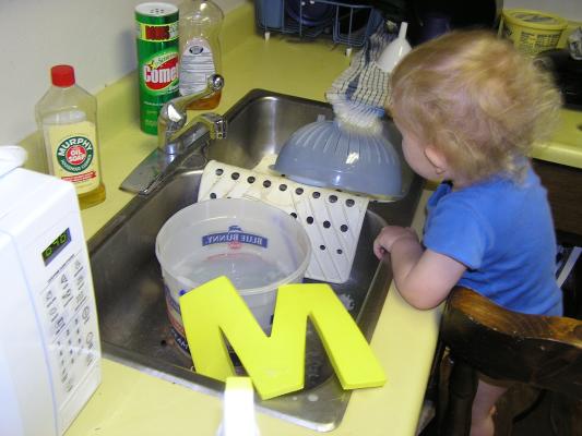 Noah washes his M