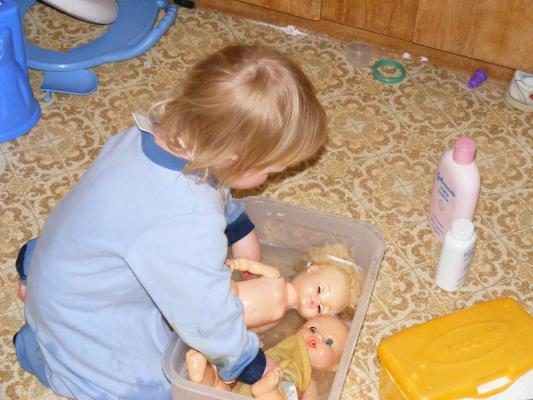 Sarah gives the babies a bath