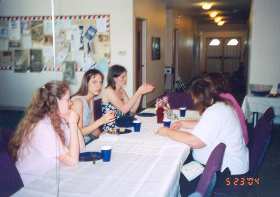 Katie,Lindsay, Erin, Shannon and Mary eat.