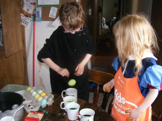 Noah makes a greem egg/