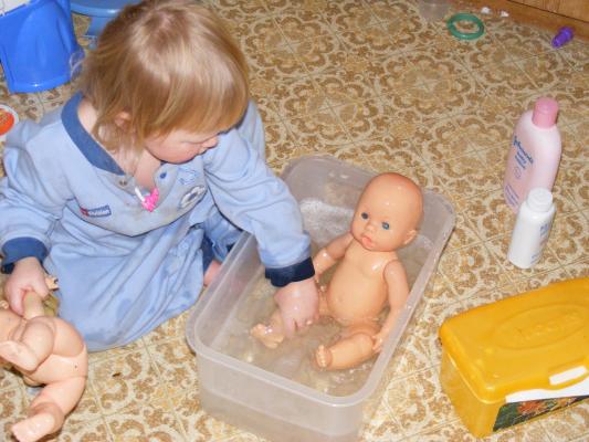 Sarah gives the babies a bath